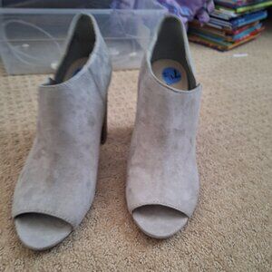 Gray heeled bootie